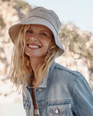 【関税&送料込】The Row White Linen Blend Jashi Bucket Hat THE ROW Jashi linen-blend bucket hat | NET-A-PORTER