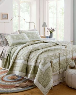 Blooms Organic-Cotton Border Quilt | Garnet Hill