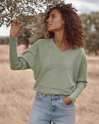 Essential Cashmere V-Neck Pullover