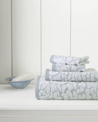 Mums Sculpted Towels Hill