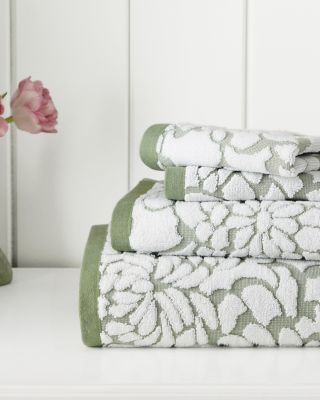 Mums Sculpted Towels Hill