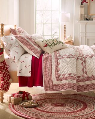 Holiday plaid quilt & sham set. Colour: red. Size: twin