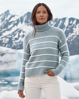 Cozy Cashmere Blend Turtleneck Sweater in Rainforest