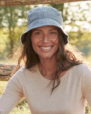 Beachcomber Linen Bucket Hat | Garnet Hill display picture 2