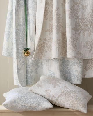Signature Toile Organic-Cotton Matelassé Coverlet | Garnet Hill