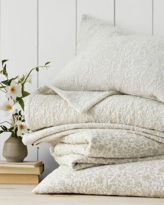 Briar Cotton Matelassé Throw | Garnet Hill