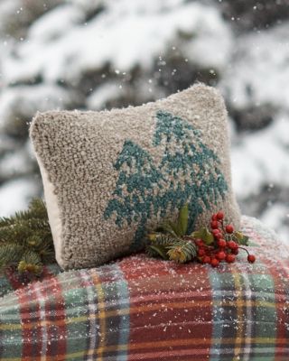 Garnet Hill x Pendleton White Mountains Hooked Wool Pillow – Twin